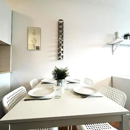 Jemiolowa ~ Self Check-in 20h ~ Lift Apartment *